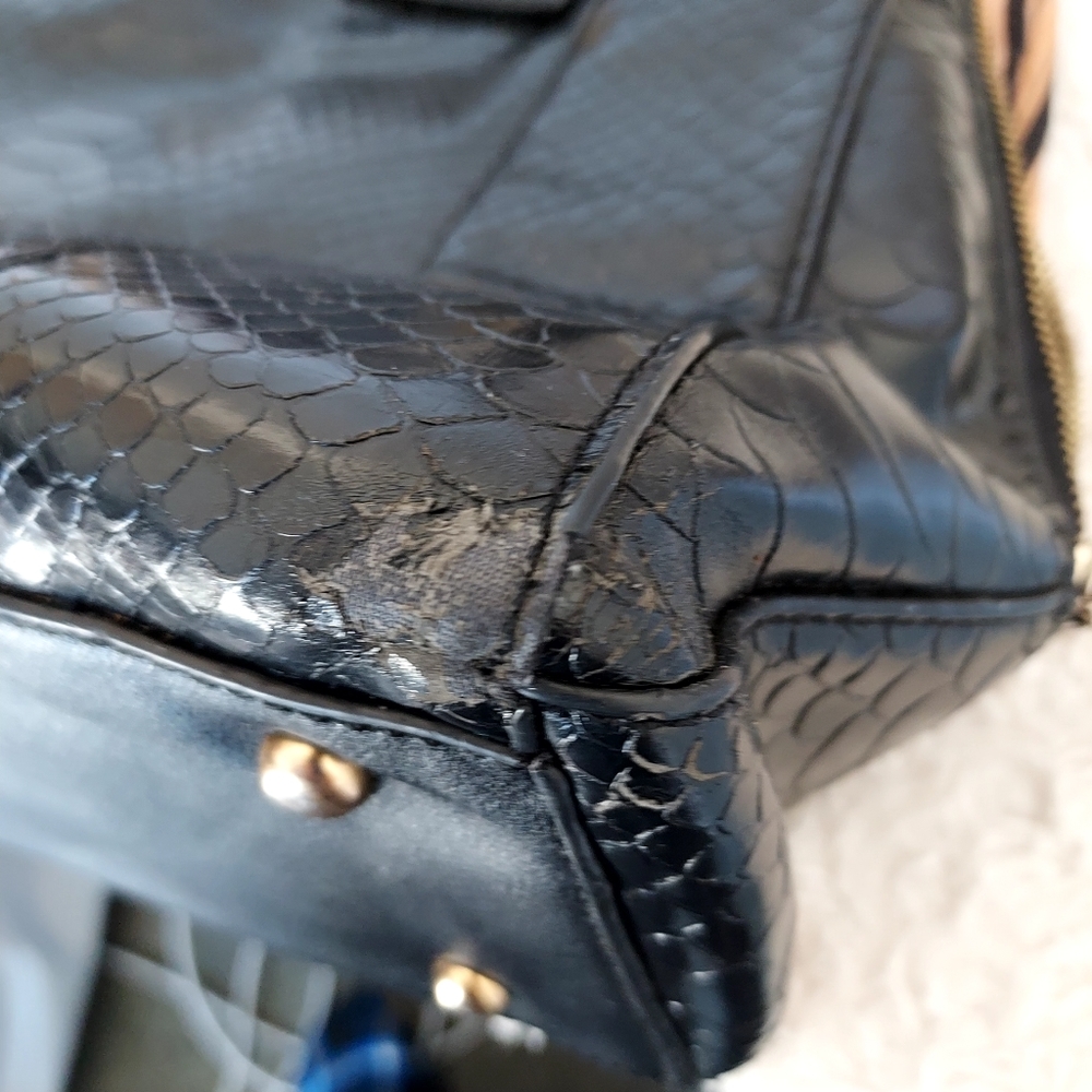 Large Black Tote Purse Bag with faux snake details satin lining - Picture 15 of 16